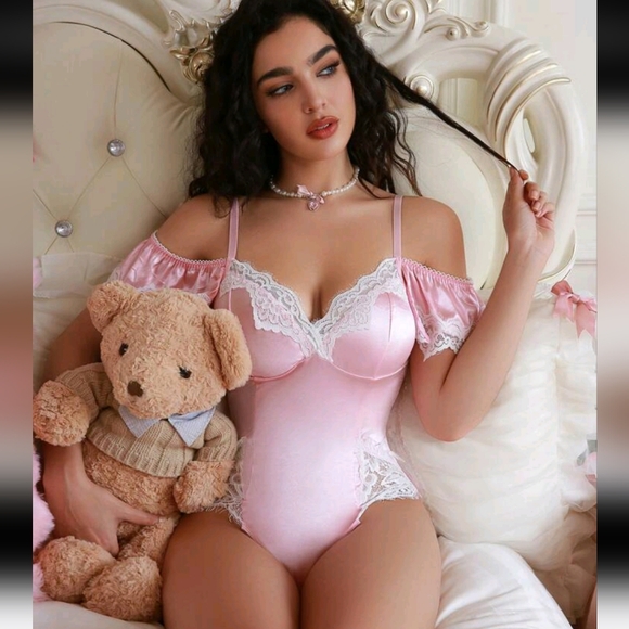 Pink Satin With Contrasting White Lace Off The Shoulder Sweetheart Bodysuit (12) - Picture 6 of 7